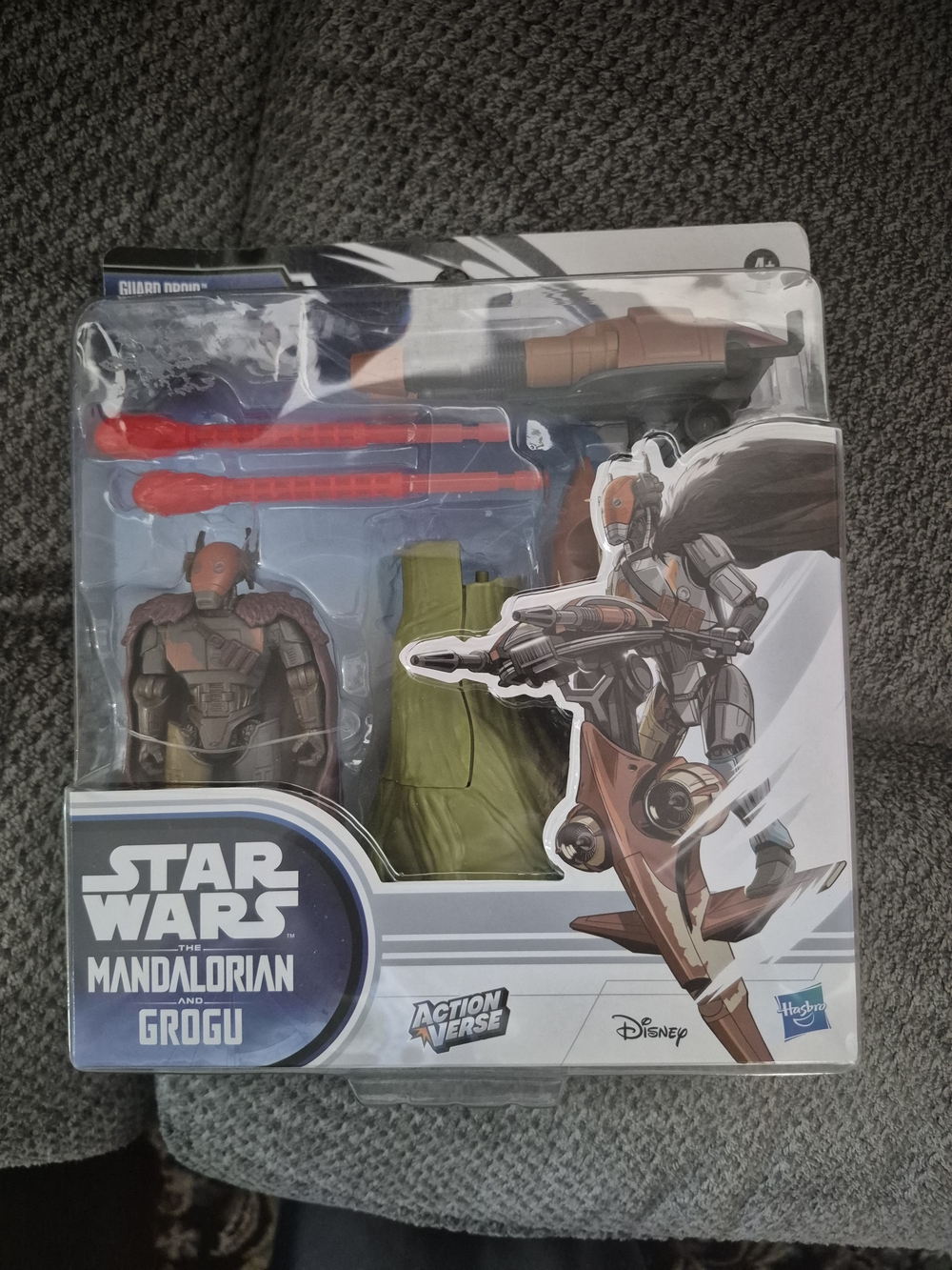 Star Wars the Black Series Mandalorian and Grogu Action Figure